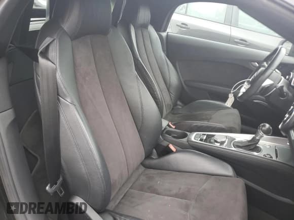 ✅ 2016 Audi TT 2.0T • VIN: TRUT5CFVXG1027963 • Lot: 66359244. Wystawiony na Copart z przebiegiem 29 874 mil. Bezpłatny archiwum sprzedaży aukcyjnych z USA i szczegółowy raport historii pojazdu na DreamBid. Zdjęcie 10.