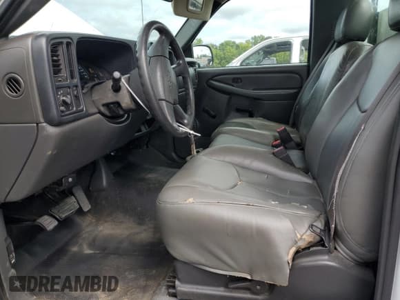 ✅ 2005 Chevrolet Silverado 2500HD Work Truck • VIN: 1GBHC24U55E237598 • Lot: 69020385. Wystawiony na Copart z przebiegiem 120 149 mil. Bezpłatny archiwum sprzedaży aukcyjnych z USA i szczegółowy raport historii pojazdu na DreamBid. Zdjęcie 7.