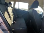 ✅ 2017 Volkswagen Tiguan S • VIN: WVGBV7AX8HK054544 • Lot: 85679905. Wystawiony na Copart z przebiegiem 130 027 mil. Bezpłatny archiwum sprzedaży aukcyjnych z USA i szczegółowy raport historii pojazdu na DreamBid. Zdjęcie 10.