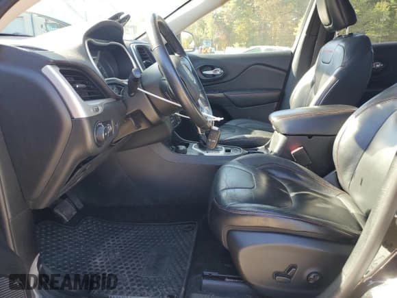 ✅ 2014 Jeep Cherokee Trailhawk • VIN: 1C4PJMBS3EW280843 • Lot: 82603235. Wystawiony na Copart z przebiegiem 159 227 mil. Bezpłatny archiwum sprzedaży aukcyjnych z USA i szczegółowy raport historii pojazdu na DreamBid. Zdjęcie 7.