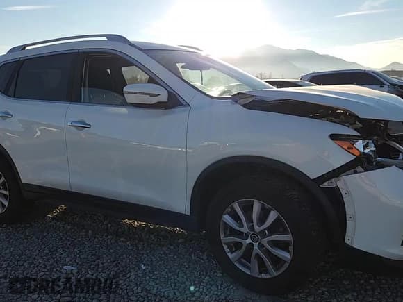 ✅ 2020 Nissan Rogue S • VIN: JN8AT2MV2LW113838 • Lot: 90022335. Wystawiony na Copart z przebiegiem Nie podano. Bezpłatny archiwum sprzedaży aukcyjnych z USA i szczegółowy raport historii pojazdu na DreamBid. Zdjęcie 13.