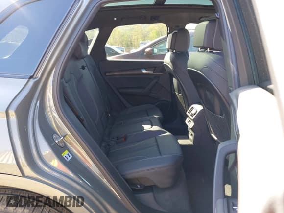 ✅ 2024 Audi Q5 S line Premium Plus • VIN: WA1E2AFY1R2128648 • Lot: 42140811. Wystawiony na IAAI z przebiegiem 1 940 mil. Bezpłatny archiwum sprzedaży aukcyjnych z USA i szczegółowy raport historii pojazdu na DreamBid. Zdjęcie 8.