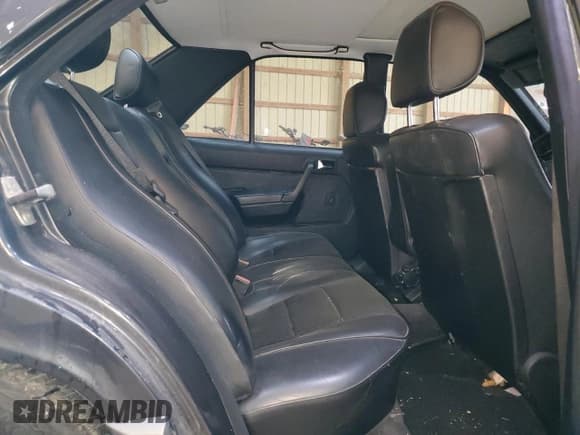 ✅ 1992 Mercedes-Benz 190 • VIN: WDBDA29D7NF935938 • Lot: 72708514. Wystawiony na Copart z przebiegiem 192 318 mil. Bezpłatny archiwum sprzedaży aukcyjnych z USA i szczegółowy raport historii pojazdu na DreamBid. Zdjęcie 10.