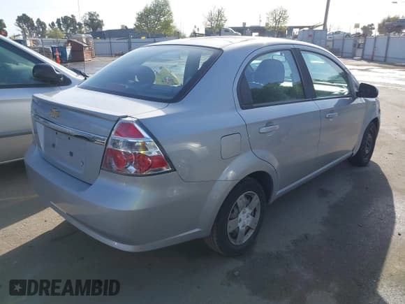 ✅ 2010 Chevrolet Aveo 1LT • VIN: KL1TD5DE1AB107186 • Lot: 41912965. Wystawiony na IAAI z przebiegiem 61 111 mil. Bezpłatny archiwum sprzedaży aukcyjnych z USA i szczegółowy raport historii pojazdu na DreamBid. Zdjęcie 4.