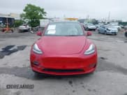 ✅ 2022 Tesla Model Y Long Range • VIN: 7SAYGDEE4NF379574 • Lot: 42263382. Wystawiony na IAAI z przebiegiem 77 539 mil. Bezpłatny archiwum sprzedaży aukcyjnych z USA i szczegółowy raport historii pojazdu na DreamBid. Zdjęcie 13.