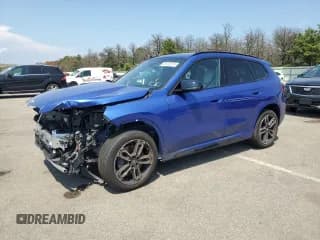 ✅ 2024 BMW X1 • VIN: WBX13EF06R5Y30646 • Lot: 65152525. Wystawiony na Copart z przebiegiem 16 019 mil. Bezpłatny archiwum sprzedaży aukcyjnych z USA i szczegółowy raport historii pojazdu na DreamBid. Zdjęcie 1.