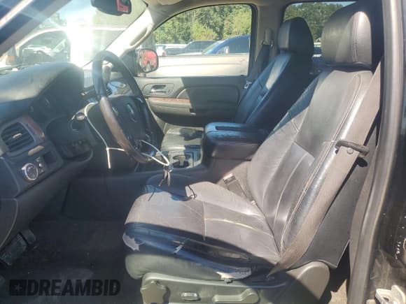 ✅ 2008 Chevrolet Suburban Commercial • VIN: 1GNFC16078R117295 • Lot: 75463954. Wystawiony na Copart z przebiegiem 281 110 mil. Bezpłatny archiwum sprzedaży aukcyjnych z USA i szczegółowy raport historii pojazdu na DreamBid. Zdjęcie 7.