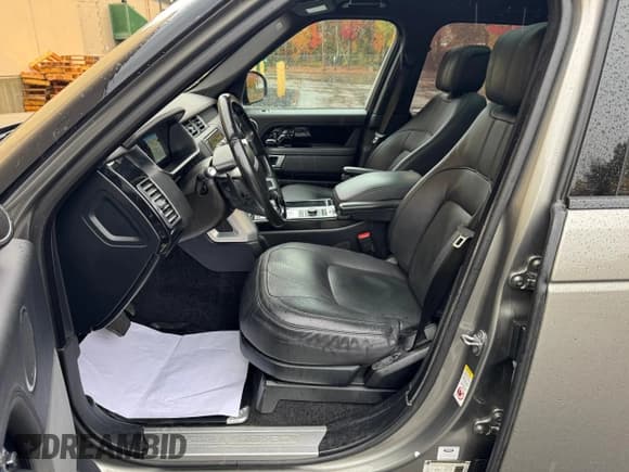 ✅ 2018 Land Rover Range Rover HSE • VIN: SALGS2SV1JA385683 • Lot: 87129595. Listed on Copart with 108,000 mi. Free auction sales archive from the USA and detailed vehicle history report at DreamBid. Image 11.