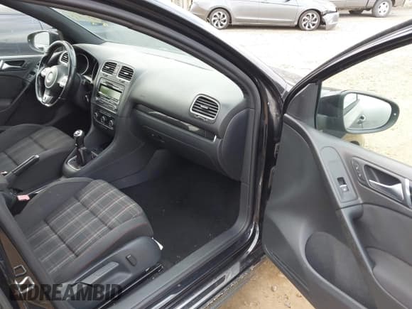 ✅ 2014 Volkswagen Golf GTI Wolfsburg Edition • VIN: WVWGD7AJ1EW004534 • Lot: 43669500. Wystawiony na IAAI z przebiegiem 152 747 mil. Bezpłatny archiwum sprzedaży aukcyjnych z USA i szczegółowy raport historii pojazdu na DreamBid. Zdjęcie 5.