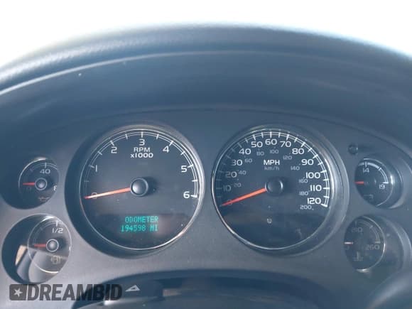 ✅ 2013 Chevrolet Silverado 1500 LTZ • VIN: 3GCPKTE70DG185975 • Lot: 43309759. Wystawiony na IAAI z przebiegiem 194 598 mil. Bezpłatny archiwum sprzedaży aukcyjnych z USA i szczegółowy raport historii pojazdu na DreamBid. Zdjęcie 7.