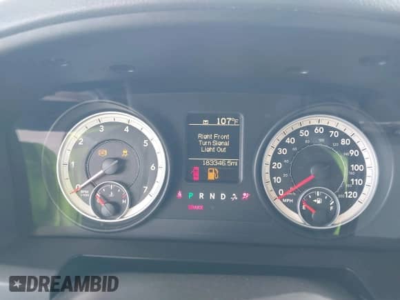 2013 Ram 1500 Express z VIN 3C6JR6AT0DG507821, wystawiony jako IAAI lot #42708345 z przebiegiem 183 346 mil mil oraz . Historia ofert i sprzedaży dostępna na DreamBid. Obrazek 7.