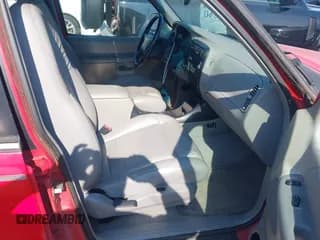 ✅ 1998 Ford Explorer XL • VIN: 1FMZU32E0WUD02441 • Lot: 43287643. Wystawiony na IAAI z przebiegiem 184 812 mil. Bezpłatny archiwum sprzedaży aukcyjnych z USA i szczegółowy raport historii pojazdu na DreamBid. Zdjęcie 5.