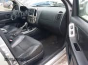 ✅ 2007 Ford Escape Limited • VIN: 1FMYU94127KA18573 • Lot: 42554343. Listed on IAAI with 274,415 mi. Free auction sales archive from the USA and detailed vehicle history report at DreamBid. Image 5.