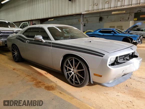 ✅ 2009 Dodge Challenger R/T • VIN: 2B3LJ54T89H617152 • Lot: 43957805. Wystawiony na Copart z przebiegiem 215 445 mil. Bezpłatny archiwum sprzedaży aukcyjnych z USA i szczegółowy raport historii pojazdu na DreamBid. Zdjęcie 4.