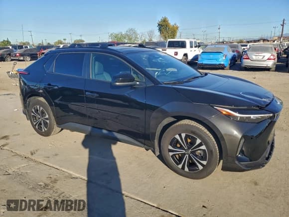 ✅ 2024 Toyota bZ4X XLE • VIN: JTMAAAAA5RA054545 • Лот: 95803825. Опубликован ранее на Copart с пробегом 10 977 миль. Бесплатный доступ к архиву аукционных продаж из США и подробный отчёт об истории автомобиля на DreamBid. Изображение 4.