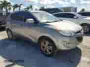 2013 Hyundai Tucson GLS z VIN KM8JU3ACXDU769974, wystawiony jako Copart lot #68220165 z przebiegiem 78 987 mil mil oraz Czysty tytuł • Clean title. Historia ofert i sprzedaży dostępna na DreamBid. Obrazek 4.