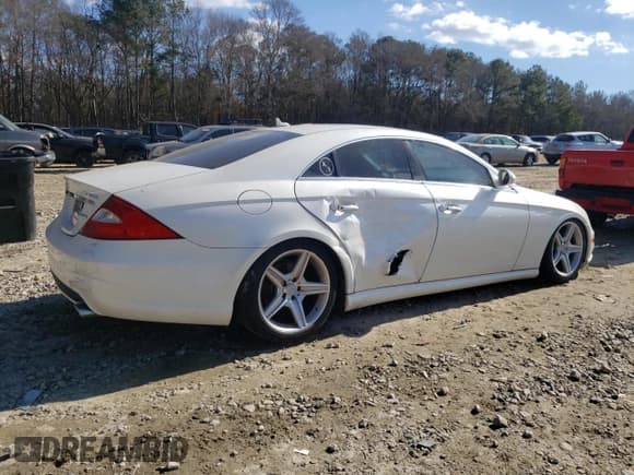 ✅ 2008 Mercedes-Benz CLS 550 • VIN: WDDDJ72X68A126957 • Лот: 42029095. Опубликован ранее на Copart с пробегом 123 907 миль. Бесплатный доступ к архиву аукционных продаж из США и подробный отчёт об истории автомобиля на DreamBid. Изображение 3.