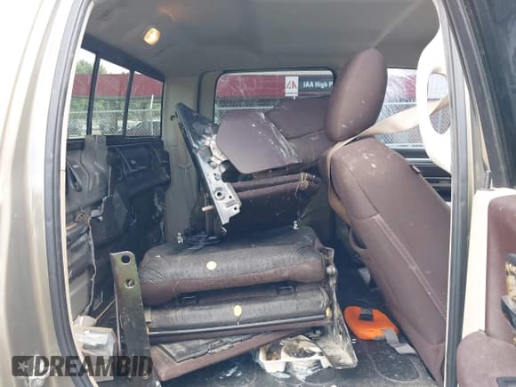 ✅ 2015 Ram 1500 Big Horn • VIN: 1C6RR7LT2FS546086 • Lot: 43093820. Wystawiony na IAAI z przebiegiem 214 318 mil. Bezpłatny archiwum sprzedaży aukcyjnych z USA i szczegółowy raport historii pojazdu na DreamBid. Zdjęcie 8.