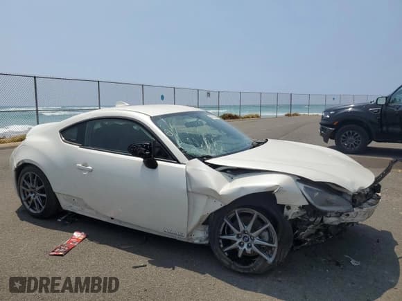 ✅ 2023 Subaru BRZ Premium • VIN: JF1ZDBC14P8703694 • Лот: 45189825. Опубликован ранее на Copart с пробегом 28 007 миль. Бесплатный доступ к архиву аукционных продаж из США и подробный отчёт об истории автомобиля на DreamBid. Изображение 4.