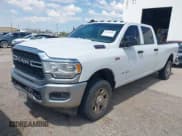 ✅ 2022 Ram 2500 Tradesman • VIN: 3C6UR5HJ3NG129846 • Lot: 43115859. Wystawiony na IAAI z przebiegiem 150 916 mil. Bezpłatny archiwum sprzedaży aukcyjnych z USA i szczegółowy raport historii pojazdu na DreamBid. Zdjęcie 2.
