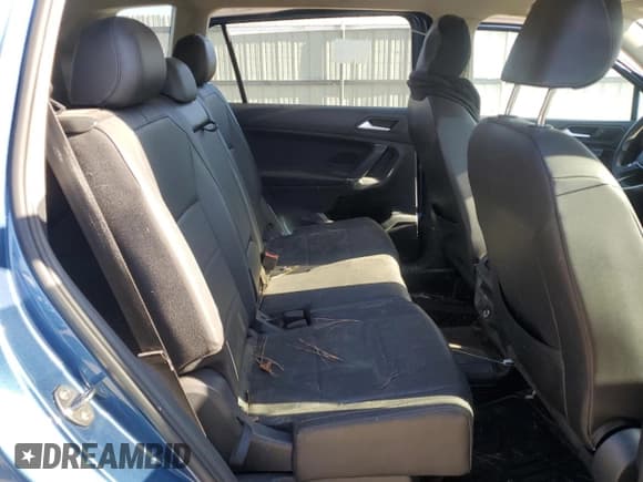 ✅ 2020 Volkswagen Tiguan SE • VIN: 3VV3B7AX2LM115732 • Lot: 92364955. Wystawiony na Copart z przebiegiem 98 986 mil. Bezpłatny archiwum sprzedaży aukcyjnych z USA i szczegółowy raport historii pojazdu na DreamBid. Zdjęcie 10.