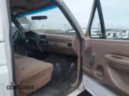 ✅ 1992 Ford F-350 • VIN: 2FTJW35MXNCA46841 • Lot: 41952778. Wystawiony na IAAI z przebiegiem 213 667 mil. Bezpłatny archiwum sprzedaży aukcyjnych z USA i szczegółowy raport historii pojazdu na DreamBid. Zdjęcie 5.