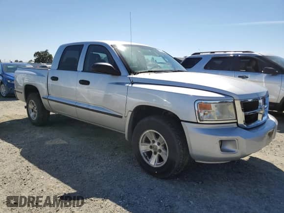 2008 Dodge Dakota SLT z VIN 1D7HE48K48S506258, wystawiony jako Copart lot #67622184 z przebiegiem 257 877 mil mil oraz Czysty tytuł • Clean title. Historia ofert i sprzedaży dostępna na DreamBid. Obrazek 4.
