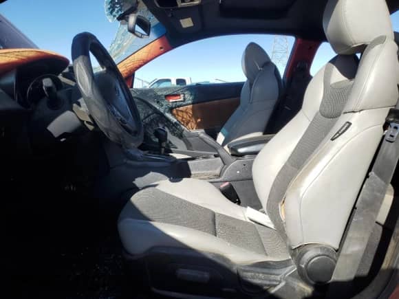 2013 Hyundai Genesis Coupe 2.0T с VIN KMHHT6KD2DU089495, выставлен на аукционе Copart как лот 88746515 с пробегом Не указан миль и Списание • Salvage title. История ставок и продаж доступна на DreamBid. Изображение 7.