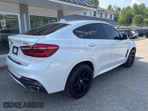✅ 2015 BMW X6 xDrive35i • VIN: 5UXKU2C57F0N77146 • Lot: 42583357. Wystawiony na IAAI z przebiegiem 142 721 mil. Bezpłatny archiwum sprzedaży aukcyjnych z USA i szczegółowy raport historii pojazdu na DreamBid. Zdjęcie 4.