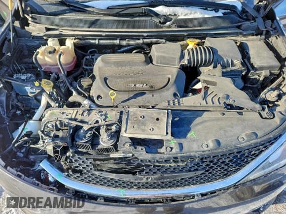 ✅ 2017 Chrysler Pacifica Touring L • VIN: 2C4RC1BG4HR550656 • Lot: 93261425. Listed on Copart with 155,764 mi. Free auction sales archive from the USA and detailed vehicle history report at DreamBid. Image 12.