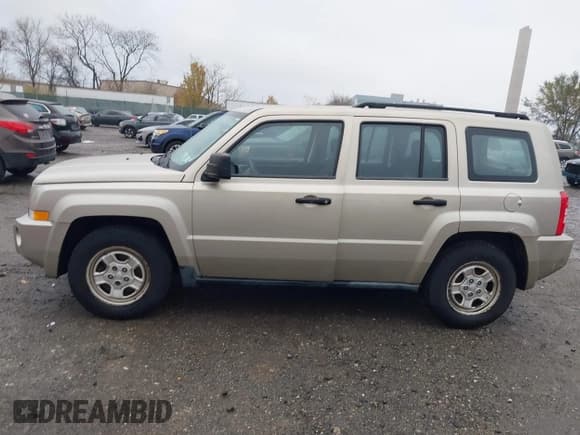 ✅ 2009 Jeep Patriot Sport • VIN: 1J4FT28A99D122379 • Лот: 43801583. Опубликован ранее на IAAI с пробегом 134 227 миль. Бесплатный доступ к архиву аукционных продаж из США и подробный отчёт об истории автомобиля на DreamBid. Изображение 14.