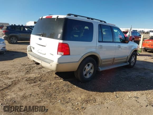 ✅ 2006 Ford Expedition Eddie Bauer • VIN: 1FMFU18566LA21992 • Lot: 43598394. Listed on IAAI with 215,647 mi. Free auction sales archive from the USA and detailed vehicle history report at DreamBid. Image 4.