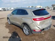 ✅ 2017 Lincoln MKC Reserve • VIN: 5LMCJ3C94HUL02474 • Lot: 43416290. Wystawiony na IAAI z przebiegiem 81 497 mil. Bezpłatny archiwum sprzedaży aukcyjnych z USA i szczegółowy raport historii pojazdu na DreamBid. Zdjęcie 3.
