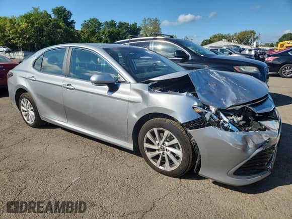 2022 Toyota Camry LE с VIN 4T1R11BK9NU069872, выставлен на аукционе Copart как лот 71502475 с пробегом 83 616 миль миль и Списание • Salvage title. История ставок и продаж доступна на DreamBid. Изображение 4.