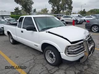 ✅ 2003 Chevrolet S-10 LS • VIN: 1GCCS19X638196769 • Lot: 43369687. Listed on IAAI with 91,066 mi. Free auction sales archive from the USA and detailed vehicle history report at DreamBid. Image 1.
