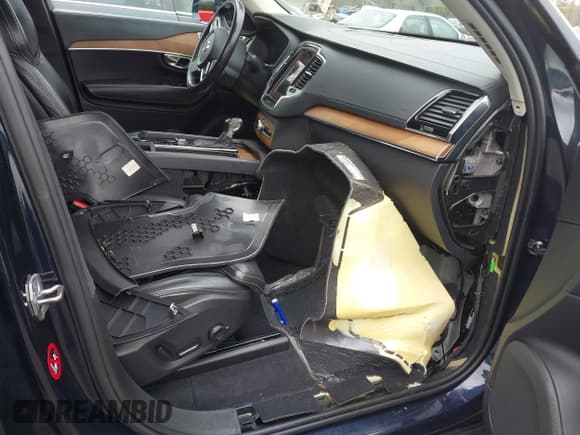 ✅ 2016 Volvo XC90 T6 Inscription • VIN: YV4A22PLXG1055034 • Lot: 41937423. Listed on IAAI with 125,765 mi. Free auction sales archive from the USA and detailed vehicle history report at DreamBid. Image 6.