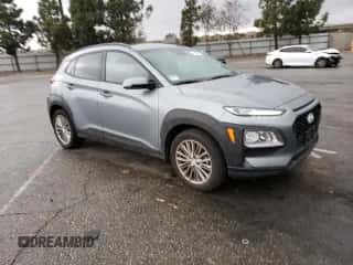 2020 Hyundai Kona SEL z VIN KM8K22AA5LU561406, wystawiony jako Copart lot #41145653 z przebiegiem 32 471 mil mil oraz . Historia ofert i sprzedaży dostępna na DreamBid. Obrazek 4.