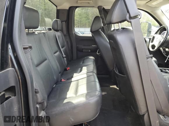 ✅ 2008 Chevrolet Silverado 2500HD 1LT • VIN: 1GCHK29KX8E175321 • Lot: 56190415. Wystawiony na Copart z przebiegiem 135 748 mil. Bezpłatny archiwum sprzedaży aukcyjnych z USA i szczegółowy raport historii pojazdu na DreamBid. Zdjęcie 10.