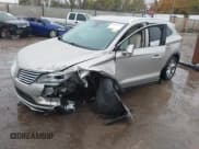 ✅ 2015 Lincoln MKC • VIN: 5LMCJ1A90FUJ07217 • Lot: 43564711. Wystawiony na IAAI z przebiegiem 169 547 mil. Bezpłatny archiwum sprzedaży aukcyjnych z USA i szczegółowy raport historii pojazdu na DreamBid. Zdjęcie 2.