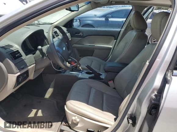 ✅ 2010 Ford Fusion Hybrid • VIN: 3FADP0L39AR182968 • Lot: 66120535. Wystawiony na Copart z przebiegiem 105 952 mil. Bezpłatny archiwum sprzedaży aukcyjnych z USA i szczegółowy raport historii pojazdu na DreamBid. Zdjęcie 7.