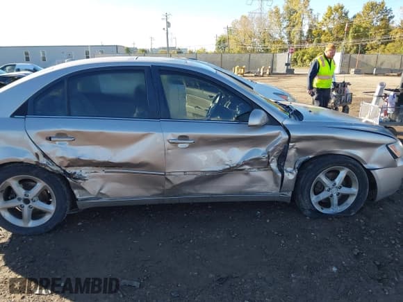 ✅ 2007 Hyundai Sonata SE • VIN: 5NPEU46F97H246670 • Lot: 43514369. Wystawiony na IAAI z przebiegiem 311 759 mil. Bezpłatny archiwum sprzedaży aukcyjnych z USA i szczegółowy raport historii pojazdu na DreamBid. Zdjęcie 6.