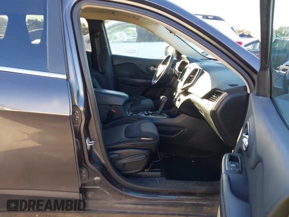 ✅ 2014 Jeep Cherokee Latitude • VIN: 1C4PJLCS1EW155350 • Lot: 43917905. Wystawiony na IAAI z przebiegiem 170 109 mil. Bezpłatny archiwum sprzedaży aukcyjnych z USA i szczegółowy raport historii pojazdu na DreamBid. Zdjęcie 5.