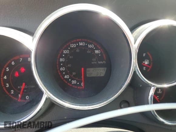 ✅ 2006 Toyota Matrix XR • VIN: 2T1KR32EX6C603898 • Лот: 64862815. Опубликован ранее на Copart с пробегом 299 999 миль. Бесплатный доступ к архиву аукционных продаж из США и подробный отчёт об истории автомобиля на DreamBid. Изображение 9.