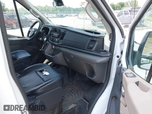 ✅ 2020 Ford Transit Passenger XL • VIN: 1FDAX2C80LKB50479 • Lot: 42681594. Wystawiony na IAAI z przebiegiem 45 179 mil. Bezpłatny archiwum sprzedaży aukcyjnych z USA i szczegółowy raport historii pojazdu na DreamBid. Zdjęcie 5.