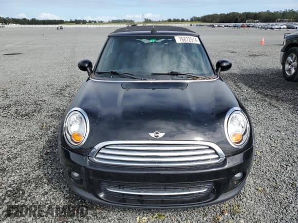 ✅ 2011 MINI Convertible • VIN: WMWZN3C54BT133294 • Lot: 76872914. Wystawiony na Copart z przebiegiem Nie podano. Bezpłatny archiwum sprzedaży aukcyjnych z USA i szczegółowy raport historii pojazdu na DreamBid. Zdjęcie 5.