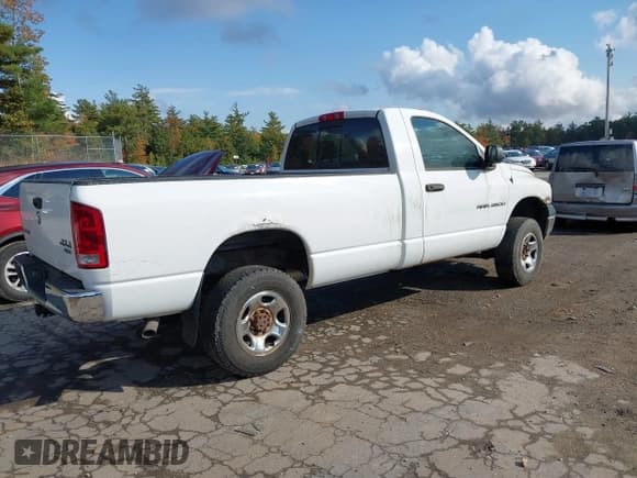✅ 2005 Dodge 2500 ST • VIN: 3D7KS26D05G815316 • Lot: 40518807. Wystawiony na IAAI z przebiegiem 80 295 mil. Bezpłatny archiwum sprzedaży aukcyjnych z USA i szczegółowy raport historii pojazdu na DreamBid. Zdjęcie 4.