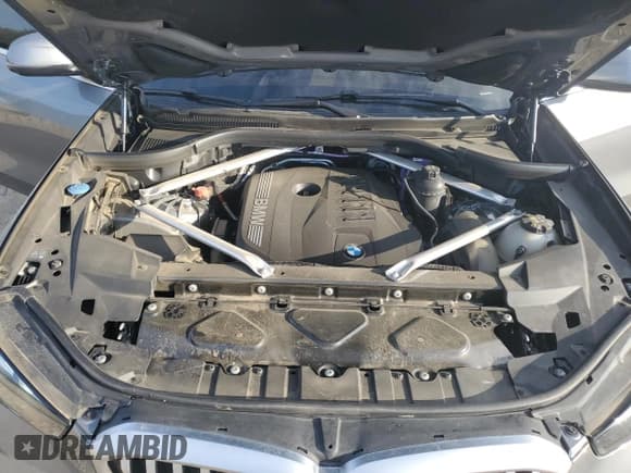 ✅ 2024 BMW X5 xDrive40i • VIN: 5UX23EU0XR9V39787 • Lot: 82305835. Wystawiony na Copart z przebiegiem 60 203 mil. Bezpłatny archiwum sprzedaży aukcyjnych z USA i szczegółowy raport historii pojazdu na DreamBid. Zdjęcie 12.