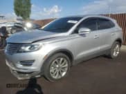 ✅ 2018 Lincoln MKC Select • VIN: 5LMCJ2C93JUL30928 • Lot: 71500855. Wystawiony na Copart z przebiegiem 61 176 mil. Bezpłatny archiwum sprzedaży aukcyjnych z USA i szczegółowy raport historii pojazdu na DreamBid. Zdjęcie 1.