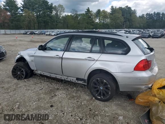 ✅ 2011 BMW 3 Series 328i xDrive • VIN: WBAUU3C5XBA541436 • Лот: 70177225. Опубликован ранее на Copart с пробегом Не указан. Бесплатный доступ к архиву аукционных продаж из США и подробный отчёт об истории автомобиля на DreamBid. Изображение 2.