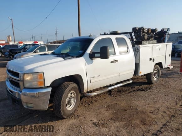 ✅ 2010 Chevrolet Silverado 2500HD LT • VIN: 1GC5KXBG8AZ235942 • Lot: 43633642. Wystawiony na IAAI z przebiegiem 232 633 mil. Bezpłatny archiwum sprzedaży aukcyjnych z USA i szczegółowy raport historii pojazdu na DreamBid. Zdjęcie 17.
